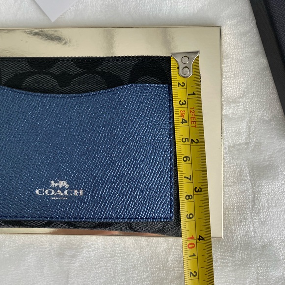 Coach Accesories/  Small Wristlet with Side Pocket 4”x6” - Picture 14 of 14